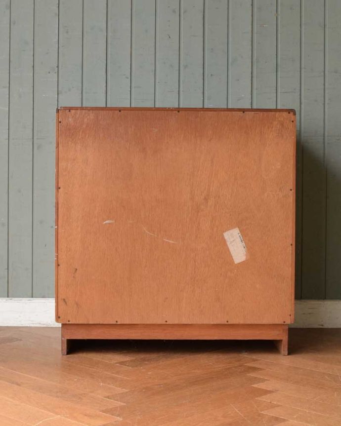 G-PLAN(Gプラン)　アンティーク家具　北欧デザインがカッコイイ、G-planのヴィンテージチェスト（４段）。修復してあるので後ろ姿もキレイです。(x-1063-f)