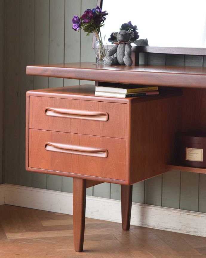 G-PLAN(Gプラン) アンティーク家具 ハイセンスなビンテージ家具、北欧スタイルのG-planドレッサー(ドレッシングチェスト)。ヴィンテージ家具らしいカッコよさやっぱり一番の魅力は、この時代に作られた独特の雰囲気。(x-1065-f)