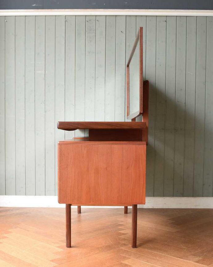 G-PLAN(Gプラン) アンティーク家具 ハイセンスなビンテージ家具、北欧スタイルのG-planドレッサー(ドレッシングチェスト)。横から見てもカッコいい北欧スタイルの家具は横から見てもクール。(x-1065-f)