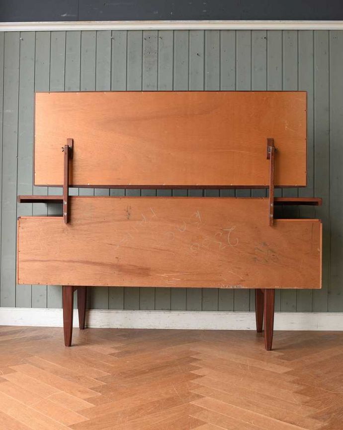 G-PLAN(Gプラン) アンティーク家具 ハイセンスなビンテージ家具、北欧スタイルのG-planドレッサー(ドレッシングチェスト)。後ろ姿もキレイです。(x-1065-f)