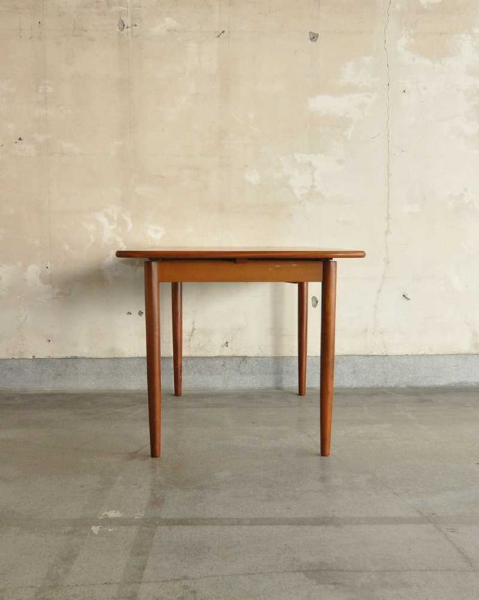 アンティークのテーブル　アンティーク家具　サイズを変えて使えるテーブル、ビンテージのエクステンションテーブル。こちら側も、もちろんキレイです。(x-1067-f)