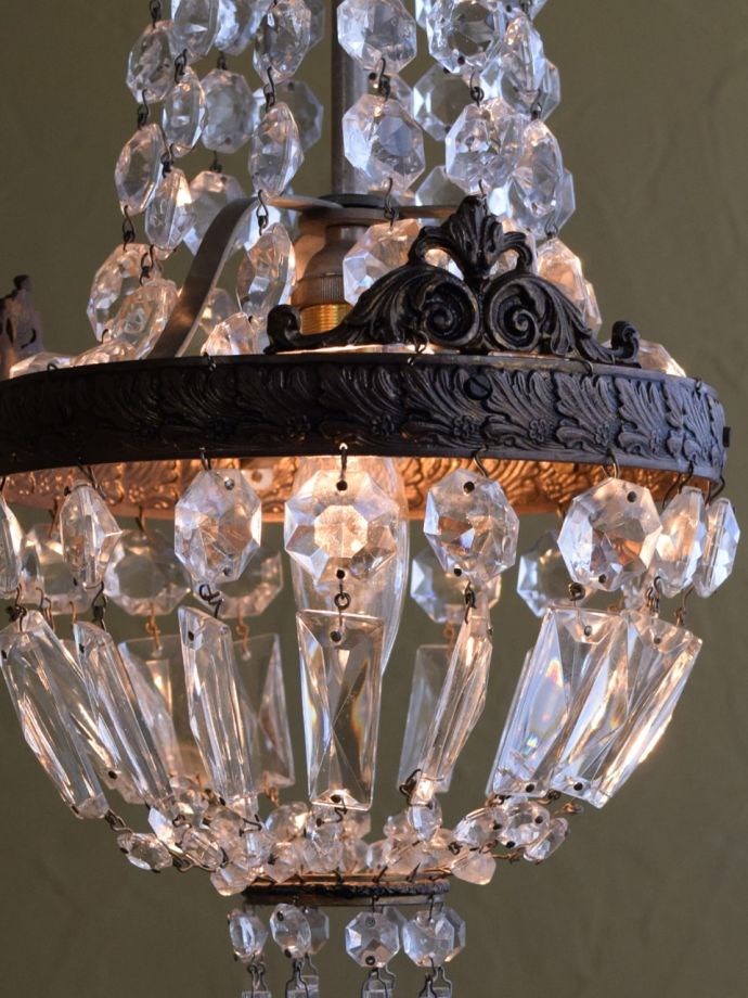 シャンデリアの点灯