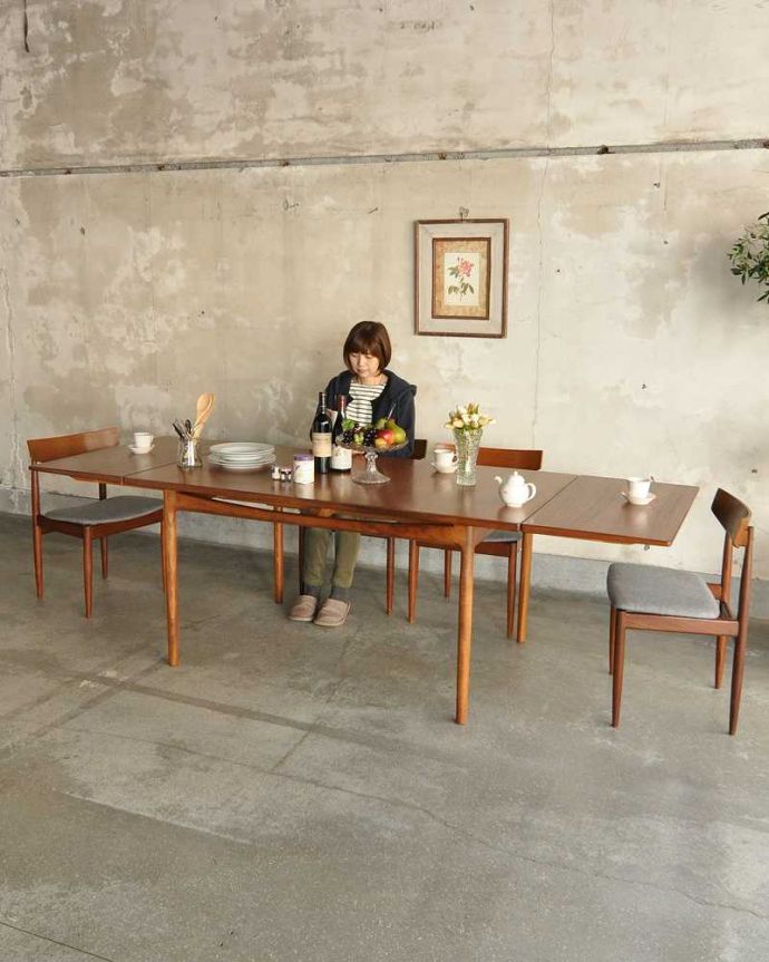 G-PLAN(Gプラン)　アンティーク家具　伸張できるアンティーク家具、G-PLANデザインのダイニングテーブル。用途に合わせてサイズが変わる便利なテーブルあっという間にサイズが大きくなっちゃうヴィンテージのドローリーフテーブル。(x-1068-f)