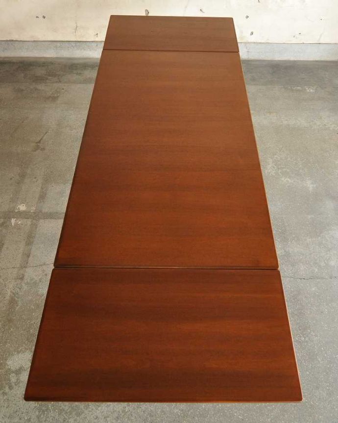 G-PLAN(Gプラン)　アンティーク家具　伸張できるアンティーク家具、G-PLANデザインのダイニングテーブル。天板もピカピカにお直ししました。(x-1068-f)