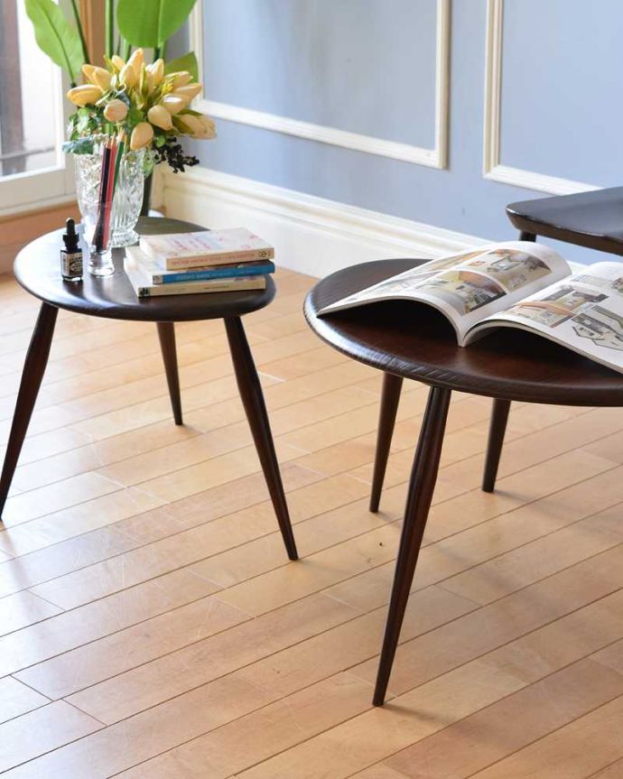 アーコールの家具　アンティーク家具　スマートで優れたデザイン、アーコール社のかわいいネストテーブル。クールに決まるスッキリデザイン。(x-1069-f)