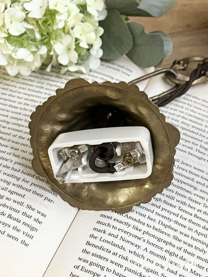 シャンデリアの取り付け方