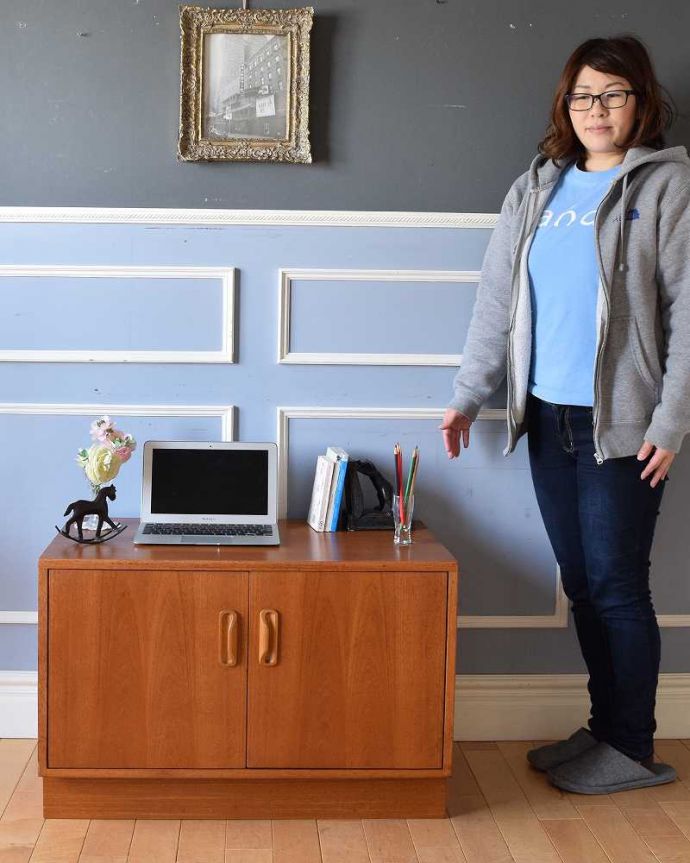 G-PLAN(Gプラン)　アンティーク家具　G-PLANのシンプルなヴィンテージ家具、コンパクトサイズのサイドボード。人気のヒミツは北欧スタイルのデザインやっぱりスッキリとカッコイイ北欧デザインが人気のサイドボード。(x-1077-f)