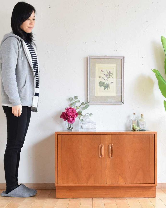 G-PLAN(Gプラン) アンティーク家具 Gプランのフレスコシリーズのサイドボード、2枚扉のヴィンテージ家具。人気のヒミツは北欧スタイルのデザインやっぱりスッキリとカッコイイ北欧デザインが人気のサイドボード。(x-1078-f)