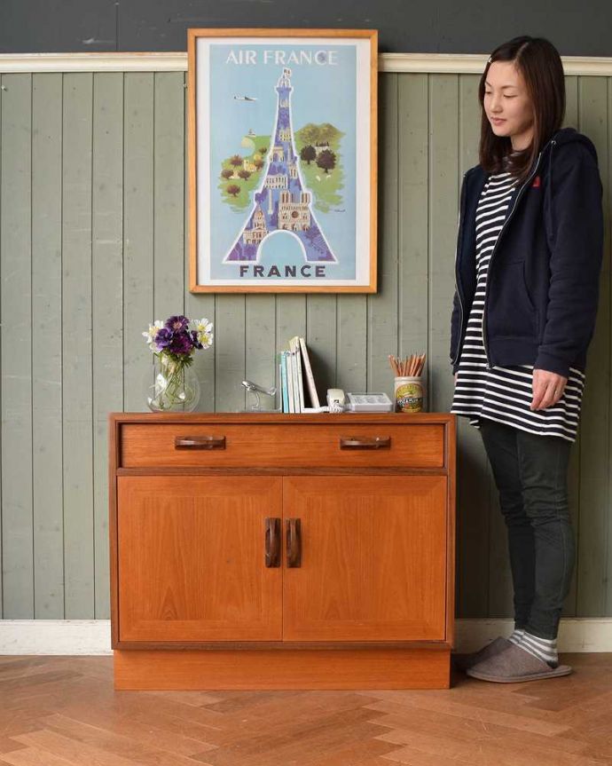 G-PLAN(Gプラン)　アンティーク家具　コンパクトサイズが嬉しい北欧スタイルのG-PLANのビンテージサイドボード。人気のヒミツは北欧スタイルのデザインやっぱりスッキリとカッコイイ北欧デザインが人気のサイドボード。(x-1079-f)