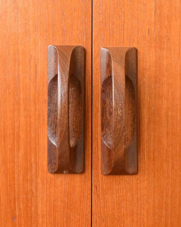 G-PLAN(Gプラン)　アンティーク家具　コンパクトサイズが嬉しい北欧スタイルのG-PLANのビンテージサイドボード。デザインの一部になっている取っ手取っ手のデザインもシンプルかつ機能的に。(x-1079-f)