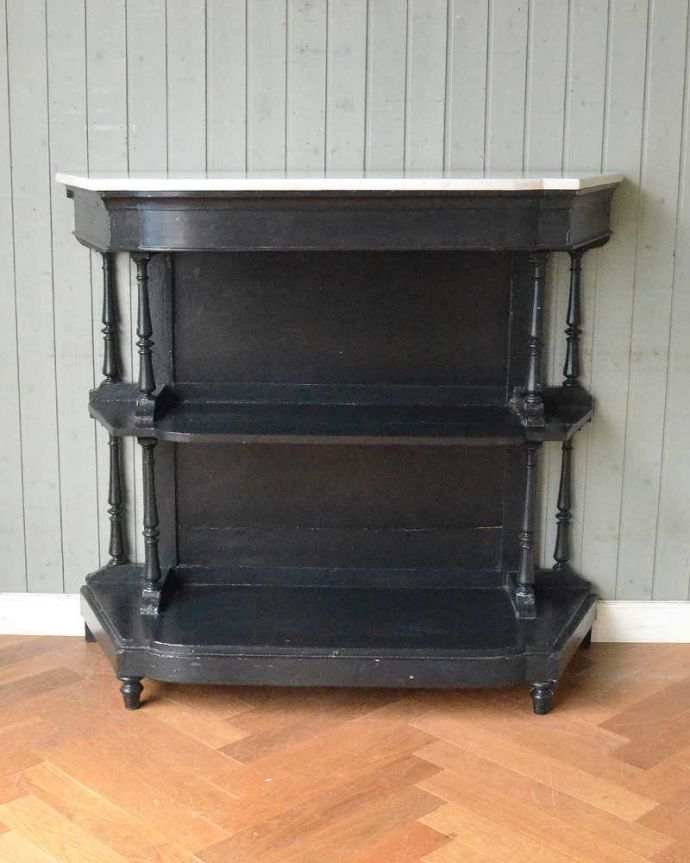 アンティークのキャビネット　アンティーク家具　アンティークの英国家具、天然大理石天板×ブラックペイントのキャビネット。キレイに修復したので、安心して使って下さい。(x-1080-f)