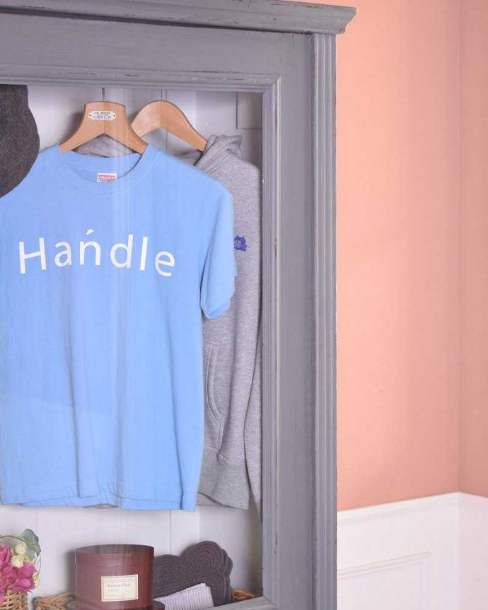 アンティークのキャビネット アンティーク家具 フランス輸入のアンティーク家具、ペイントのフレンチガラスキャビネット (ワードローブ)。女子心を掴むグリアージュの扉フランスらしいグリアージュの扉。(x-1081-f)