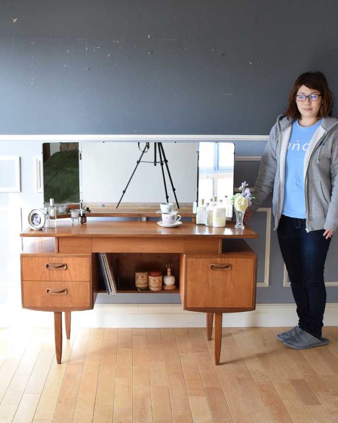 G-PLAN(Gプラン)　アンティーク家具　北欧スタイルのヴィンテージ家具、G-planの三面鏡ドレッサーチェスト。クールに決まる北欧スタイルのドレッサースッキリとシンプルな北欧スタイルのドレッシングチェストは、どんなお部屋にもカッコよく似合います。(x-1082-f)