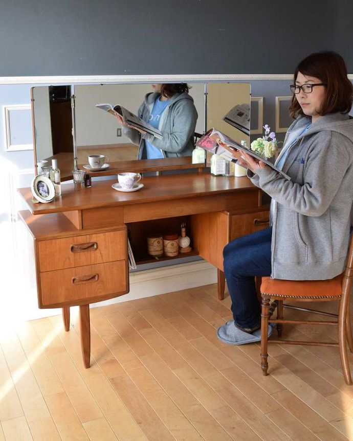 北欧スタイルのヴィンテージ家具、G-planの三面鏡ドレッサーチェスト(x