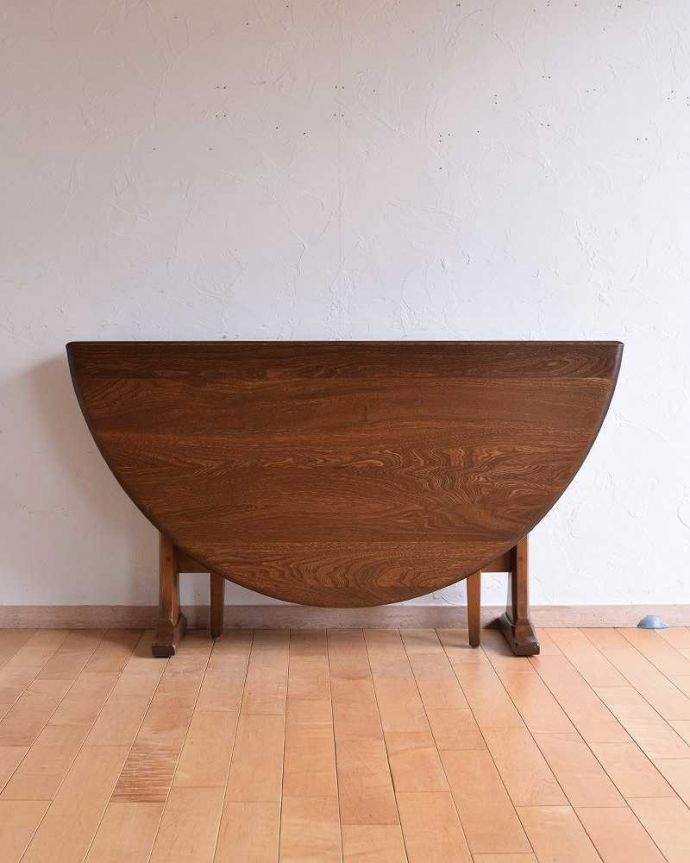 アーコールの家具　アンティーク家具　老舗家具メーカーアーコール社のゲートレッグテーブル（伸張式）。天板を閉じると…閉じて壁に付ければなんだか違う家具に見えちゃうんです。(x-1083-f)