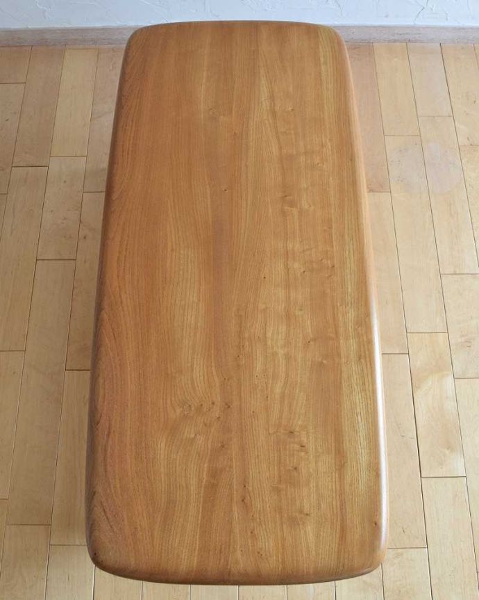 アーコールの家具 アンティーク家具 ヴィンテージの北欧インテリア、アーコールのコーヒーテーブル(ERCOL)。上から見るとこんな感じ。(x-1085-f)