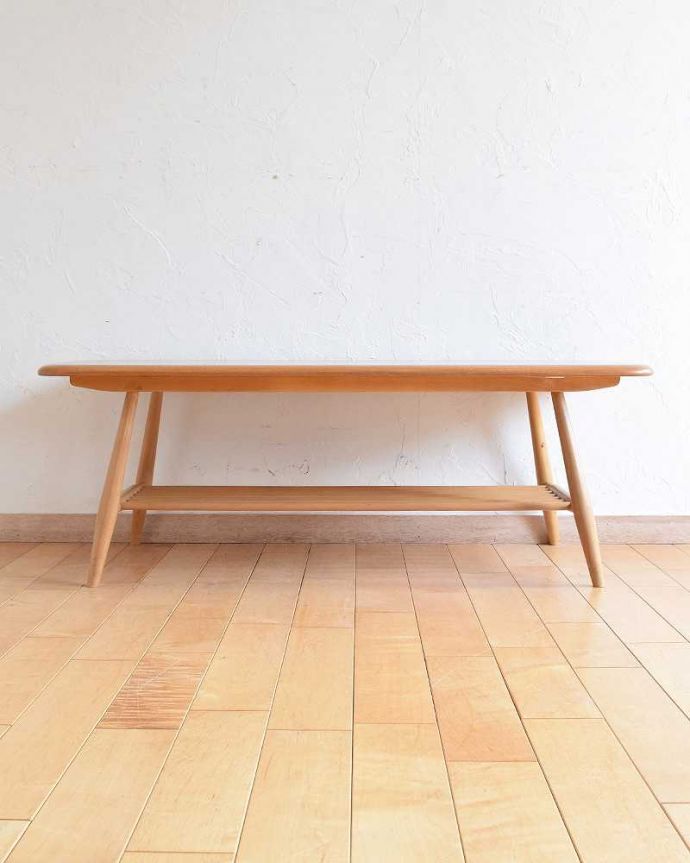 アーコールの家具 アンティーク家具 ヴィンテージの北欧インテリア、アーコールのコーヒーテーブル(ERCOL)。横から見てみてもカッコいい!北欧スタイルのテーブルは、横から見てもやっぱりスマートでカッコいいんです。(x-1085-f)