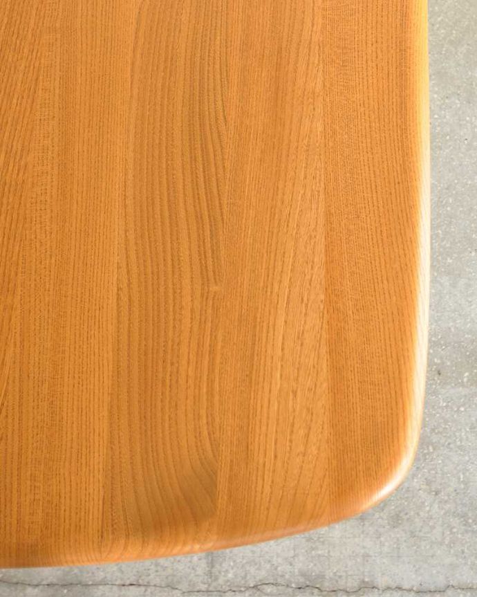 アーコールの家具 アンティーク家具 北欧スタイルの家具、アンティークのアーコール社のダイニングテーブル。近づいてみるとこんな感じです。(x-1086-f)