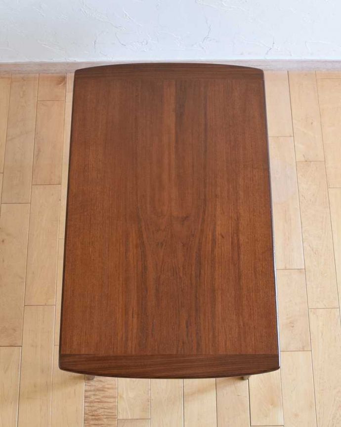 G-PLAN(Gプラン) アンティーク家具 カッコイイG-PLAN、リビングがお洒落になる北欧スタイルのセンターテーブル。上から見るとこんな感じ。(x-1092-f)