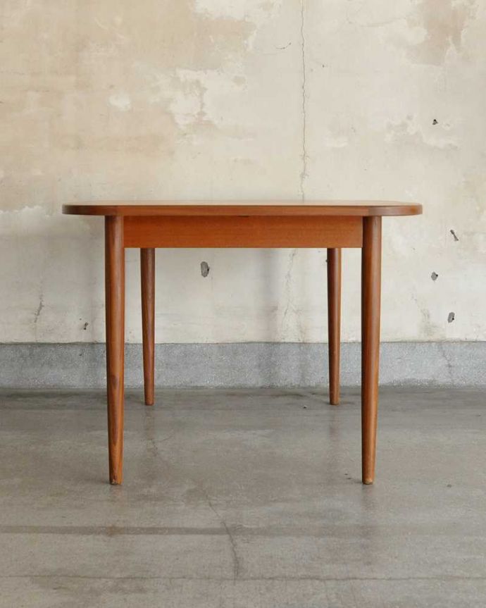 G-PLAN(Gプラン)　アンティーク家具　G-planのヴィンテージ家具、チーク材の伸張式のダイニングテーブル 。こちら側も、もちろんキレイです。(x-1096-f)