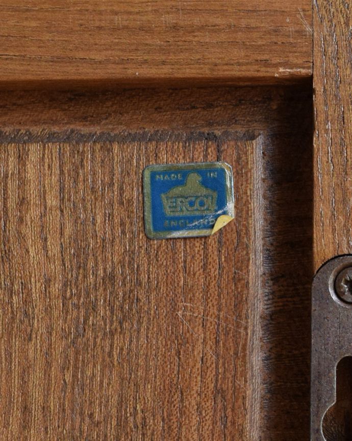 アーコールの家具 アンティーク家具 アーコールのヴィンテージ家具、壁付けのウォールラック(シェルフ)。ロゴステッカーが残っていました。(x-1098-f)