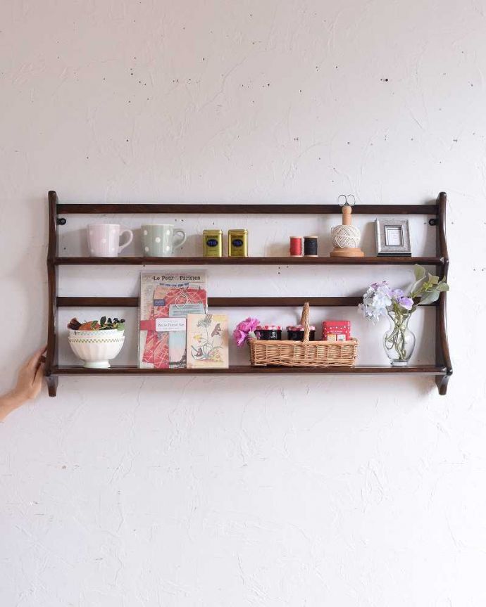 アーコールの家具　アンティーク家具　アーコール社のヴィンテージのウォールラック（プレートシェルフ）。壁をオシャレにしてくれるシェルフ北欧スタイルの壁付けシェルフは取り付けた瞬間、お部屋をオシャレに魅せてくれる魔法のアイテムです。(x-1100-f)