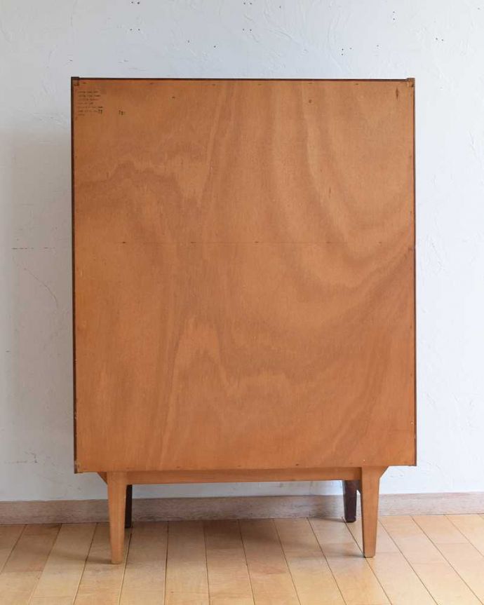 ビューロー アンティーク家具 北欧スタイルのインテリア、ヴィンテージビューローデスク(机)。もちろん後ろ姿もキレイですビンテージは新品ではないので、もちろん経年変化によるキズはありますが、アンティーク専門の職人がしっかり修復したので後ろ姿もキレイです。(x-1101-f)