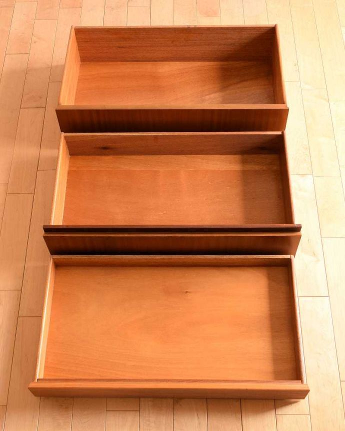 ビューロー アンティーク家具 北欧スタイルのインテリア、ヴィンテージビューローデスク(机)。キレイにお直ししました引き出しの中も修復の際、専門の職人がキレイにしました。(x-1101-f)