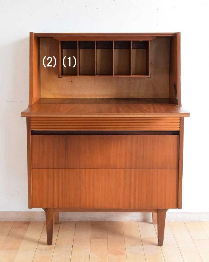 ビューロー アンティーク家具 北欧スタイルのインテリア、ヴィンテージビューローデスク(机)。見た目だけじゃなく収納力もバッチリの実力派ご希望の方にはさらにスッキリ収納できるようコード配線用の穴あけ加工を施してからお届けします(有料+3000円)お気軽にご連絡下さい。(x-1101-f)