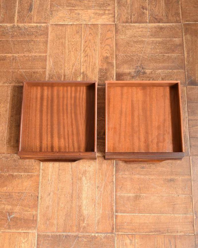 アンティークのキャビネット アンティーク家具 北欧スタイルのインテリア、スタイリッシュなヴィンテージデスク(ドレッサーチェスト)。キレイにお直ししました引き出しの中も修復の際、専門の職人がキレイにしました。(x-1107-f)