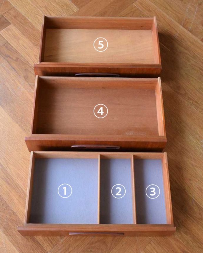 サイドボード　アンティーク家具　北欧テイストの家具、JENTIQUE社のヴィンテージサイドボード（カップボード）。もちろん、引き出しもキレイです！引き出しの中も専門の職人が修復したのでキレイです。(x-1108-f)