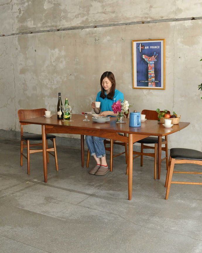 G-PLAN(Gプラン)　アンティーク家具　G-planのヴィンテージ家具、チーク材の伸張式のダイニングテーブル。スマートなデザインが人気のヴィンテージテーブルシンプルなデザインだから、どんなインテリアにも似合っちゃう所が人気のヒミツ。(x-1121-f)