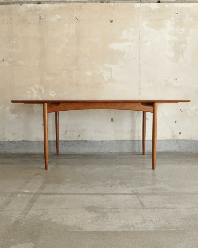 G-PLAN(Gプラン)　アンティーク家具　G-planのヴィンテージ家具、チーク材の伸張式のダイニングテーブル。天板を広げると･･･もちろん広げたままの状態でもお使い頂けます。(x-1121-f)