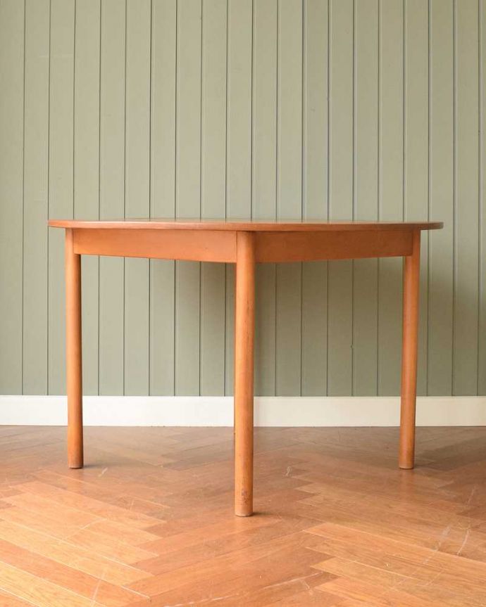 アーコールの家具　アンティーク家具　北欧スタイルの家具、アンティークのアーコール社のダイニングテーブル。クルッと回転。(x-1122-f)