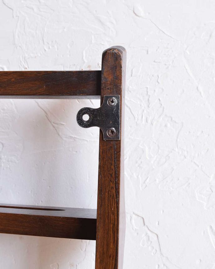 アーコールの家具　アンティーク家具　壁のお洒落を楽しめるアーコール社のヴィンテージのウォールシェルフ（プレートラック）。壁に取り付け出来ます。(x-1129-f)