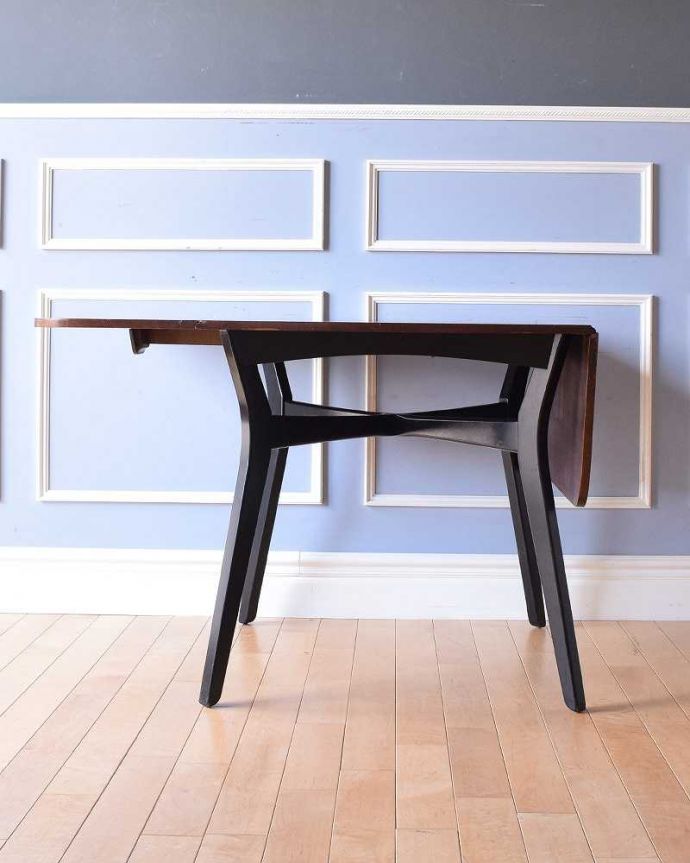 アンティークのテーブル　アンティーク家具　G-planのバタフライテーブル、北欧ヴィンテージ家具（伸張式ダイニングテーブル）。片方だけ開いても･･･片方の羽を開くとこんな感じです。(x-1131-f)