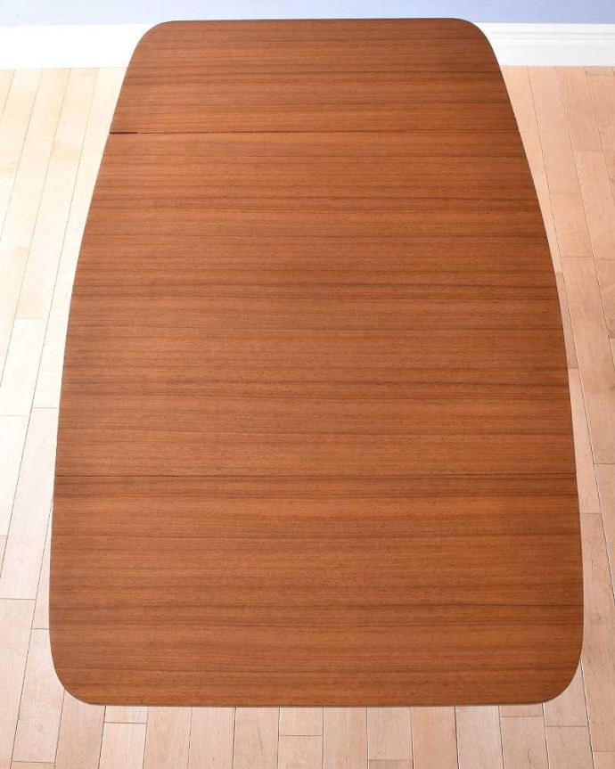 アンティークのテーブル　アンティーク家具　G-planのバタフライテーブル、北欧ヴィンテージ家具（伸張式ダイニングテーブル）。天板の修復には自信があります。(x-1131-f)