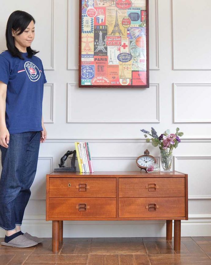 アンティークのチェスト　アンティーク家具　シンプルで使いやすいサイズ感！北欧スタイルのアンティークチェスト。スッキリとしたカッコよさが魅力北欧スタイルのチェストは、やっぱり見た目がカッコいい！シンプルなのでどんなお部屋にも似合います。(x-1134-f)