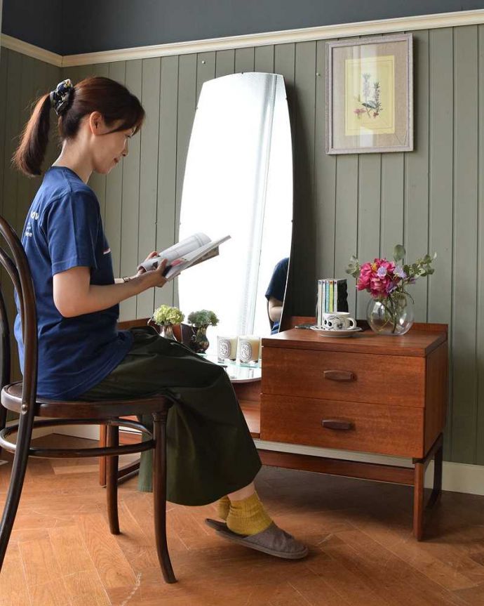 G-PLAN(Gプラン)　アンティーク家具　G-PLANから初登場！とってもめずらしいヴィンテージのドレッシングチェスト。2WAYで使える便利なドレッサードレッサーとして使うだけじゃなくて姿見としても大活躍。(x-1144-f)