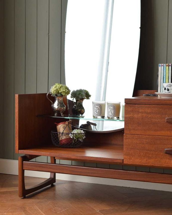 G-PLAN(Gプラン)　アンティーク家具　G-PLANから初登場！とってもめずらしいヴィンテージのドレッシングチェスト。ヴィンテージ家具らしいカッコよさやっぱり一番の魅力は、この時代に作られた独特の雰囲気。(x-1144-f)