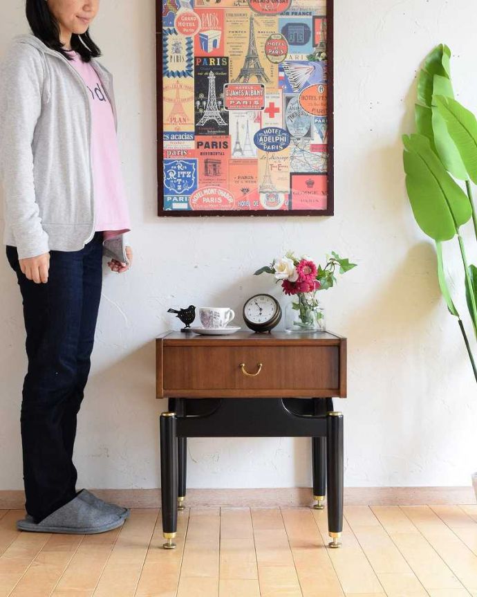 G-PLAN(Gプラン)　アンティーク家具　寝室で使えるヴィンテージ家具、G-planのサイドテーブル （Tola＆Blackシリーズ）。スッキリとしたシンプルなデザイン北欧スタイルのデザインは、やっぱり見た目がカッコいい！シンプルなのでどんなお部屋にも似合います。(x-1145-f)