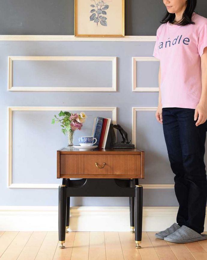 G-PLAN(Gプラン)　アンティーク家具　寝室で使えるヴィンテージ家具、GプランTola＆Blackシリーズのサイドテーブル。スッキリとしたシンプルなデザイン北欧スタイルのデザインは、やっぱり見た目がカッコいい！シンプルなのでどんなお部屋にも似合います。(x-1146-f)