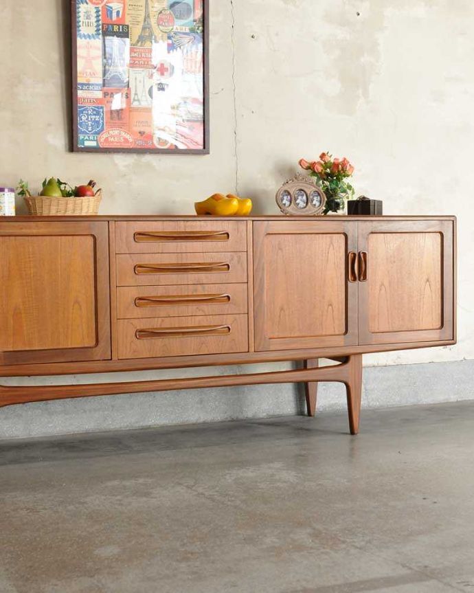 G-PLAN(Gプラン)　アンティーク家具　カッコいいG-planのヴィンテージ家具、テレビ台に使える「フレスコ」シリーズのサイドボード。ヴィンテージ家具らしいあたたかさ。(x-1148-f)