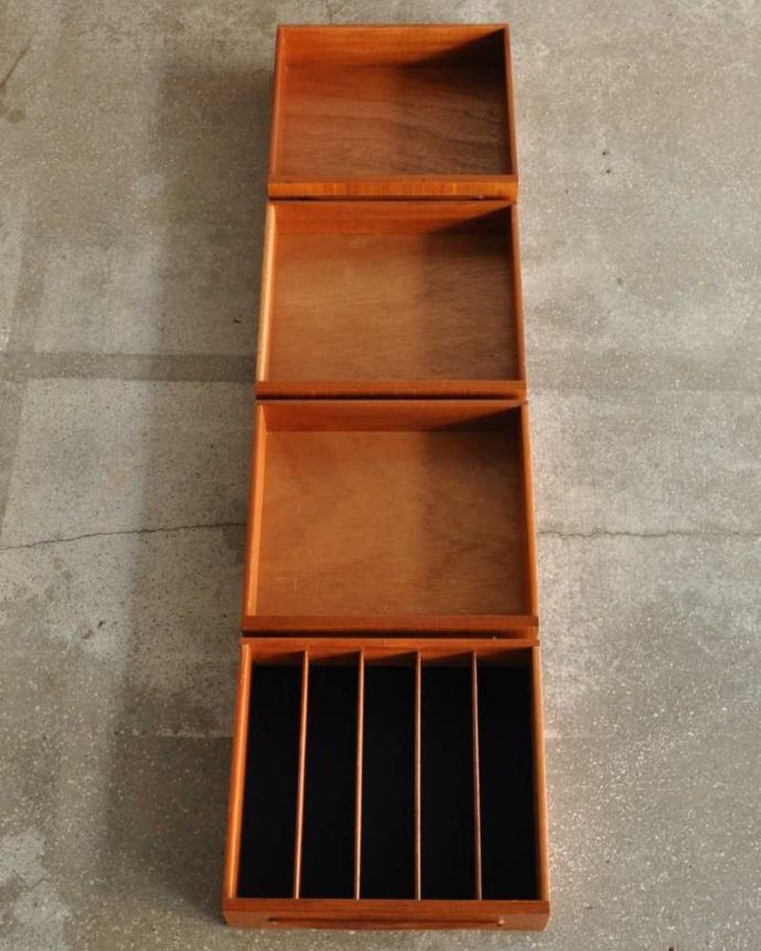 G-PLAN(Gプラン)　アンティーク家具　スタイリッシュなデザインのヴィンテージ家具、北欧スタイルのG-PLANのサイドボード。キレイにお直ししました引き出しの中も修復の際、専門の職人がキレイにしました。(x-1149-f)