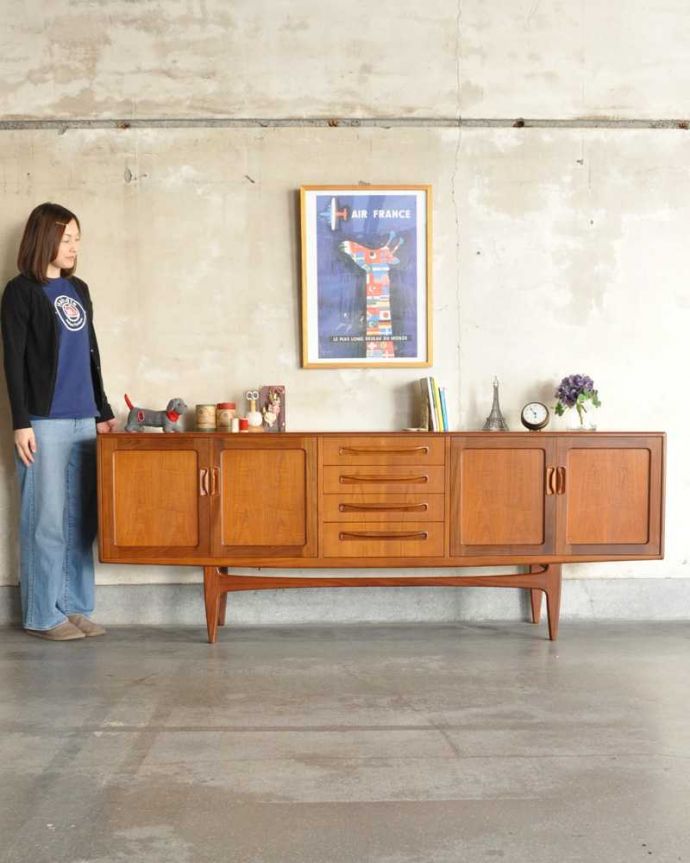 G-PLAN(Gプラン)　アンティーク家具　カッコいいG-planのヴィンテージ家具、テレビ台に使える「フレスコ」シリーズのサイドボード。人気のヒミツは北欧スタイルのデザインやっぱりスッキリとカッコイイ北欧デザインが人気のサイドボード。(x-1150-f)