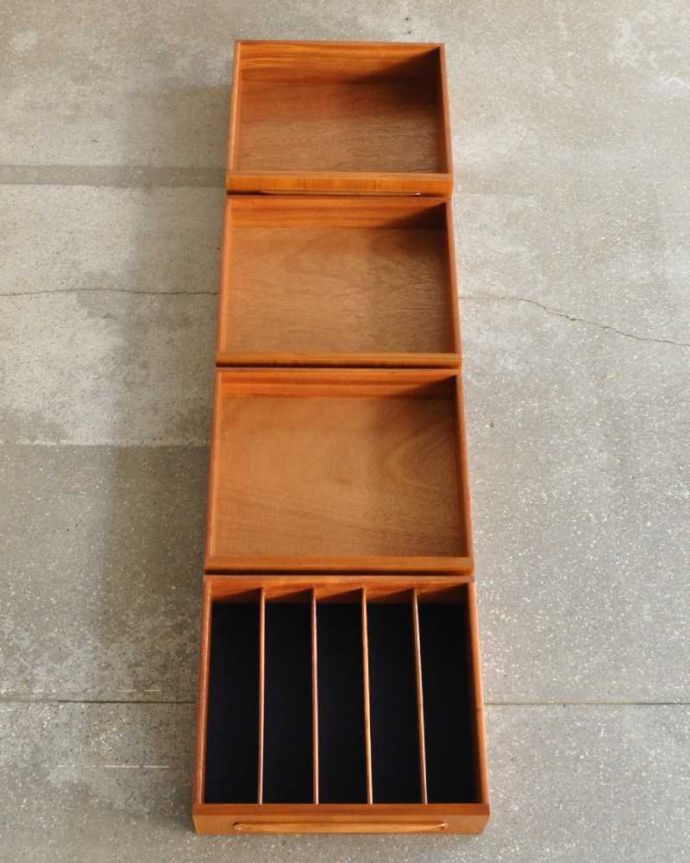 G-PLAN(Gプラン)　アンティーク家具　カッコいいG-planのヴィンテージ家具、テレビ台に使える「フレスコ」シリーズのサイドボード。キレイにお直ししました引き出しの中も修復の際、専門の職人がキレイにしました。(x-1150-f)