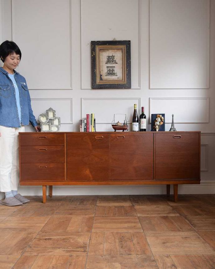 サイドボード　アンティーク家具　北欧スタイルの暮らしを彩るインテリア、たっぷり収納できるヴィンテージのサイドボード （Avalon）。人気のヒミツは北欧スタイルのデザインやっぱりスッキリとカッコイイ北欧デザインが人気のサイドボード。(x-1153-f)