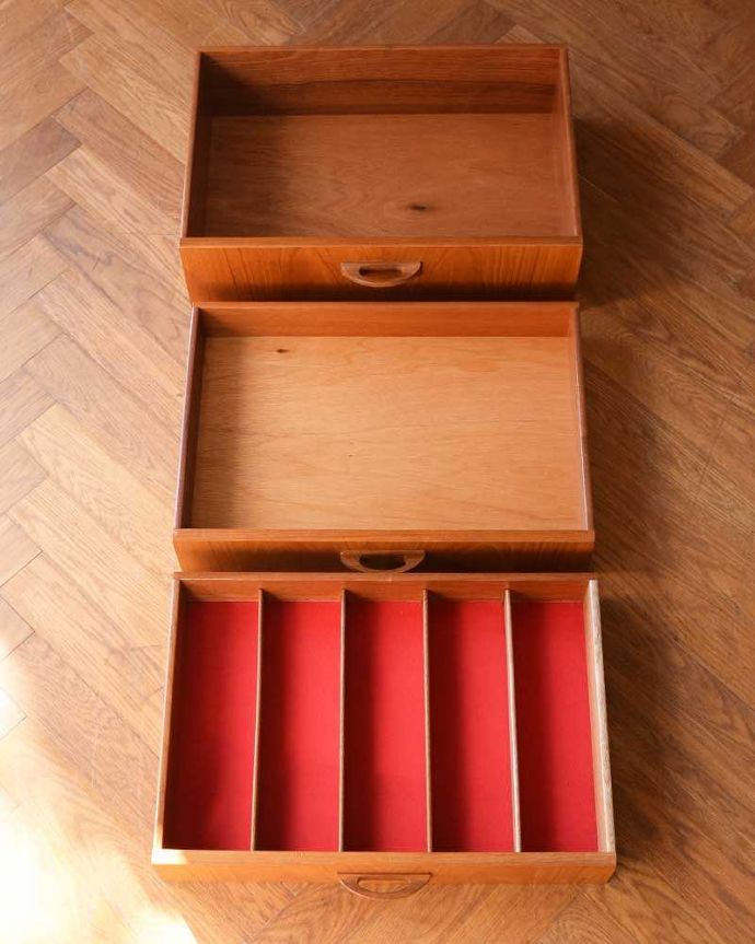 G-PLAN(Gプラン)　アンティーク家具　G-PLANのサイドボード、テレビボードにおススメの北欧スタイルのヴィンテージ家具。キレイにお直ししました引き出しの中も修復の際、専門の職人がキレイにしました。(x-1154-f)