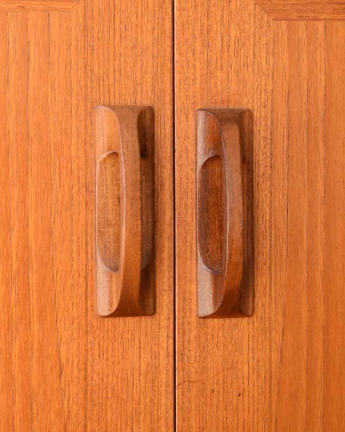 G-PLAN(Gプラン)　アンティーク家具　G-PLANのサイドボード、テレビボードにおススメの北欧スタイルのヴィンテージ家具。デザインの一部になっている取っ手取っ手のデザインもシンプルかつ機能的に。(x-1154-f)