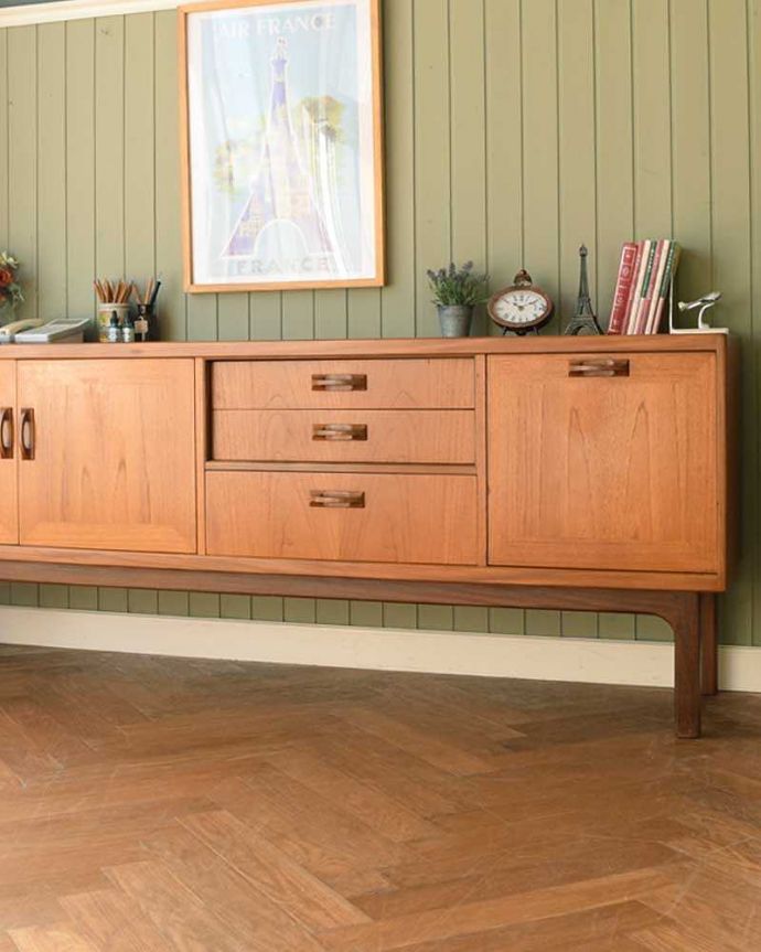 G-PLAN(Gプラン)　アンティーク家具　G-PLANのサイドボード、テレビボードにおススメの北欧スタイルのヴィンテージ家具。ヴィンテージ家具らしいあたたかさ。(x-1154-f)